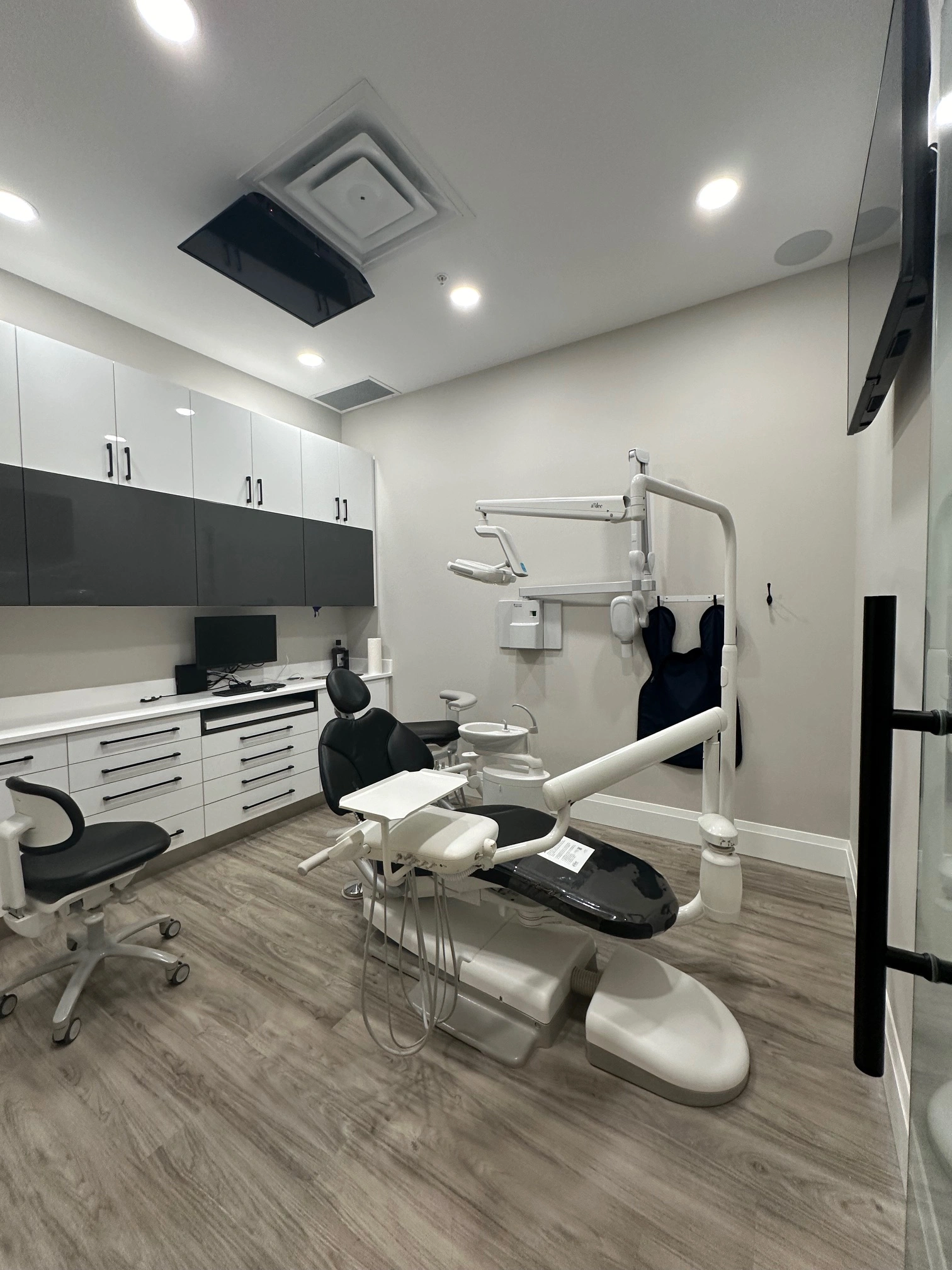 Platinum dentalexamination room